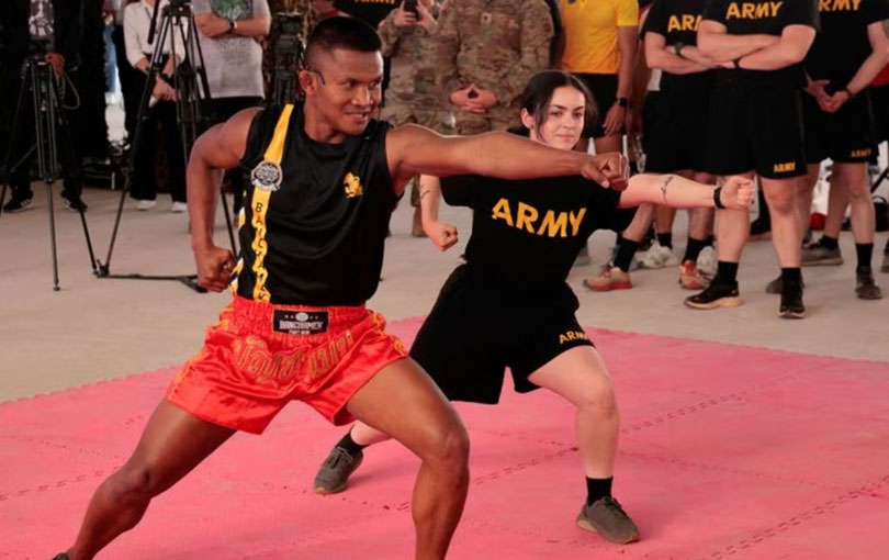 ทหารสหรัฐฯ เรียนมวยไทยจากบัวขาว